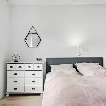 펜션 4 Bedroom Lovely In