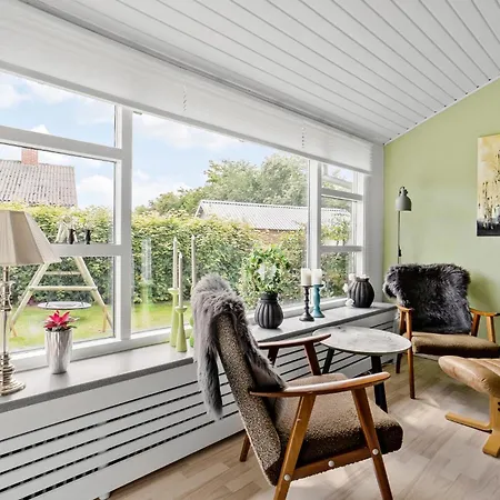4 Bedroom Lovely In * 렘비그