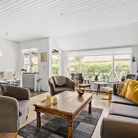 4 Bedroom Lovely In 펜션